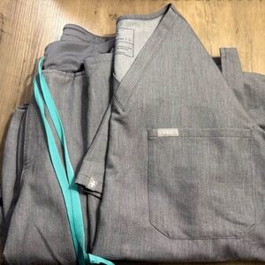 Figs Charcoal Scrub Set with Aqua Accent